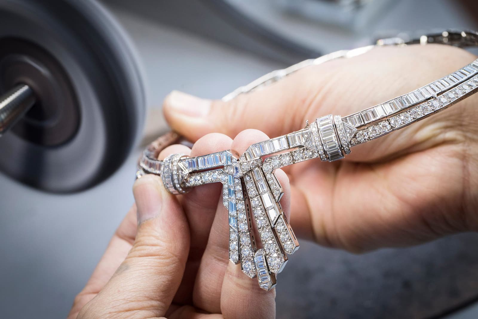  The reverse of the necklace is as exquisitely detailed as the front