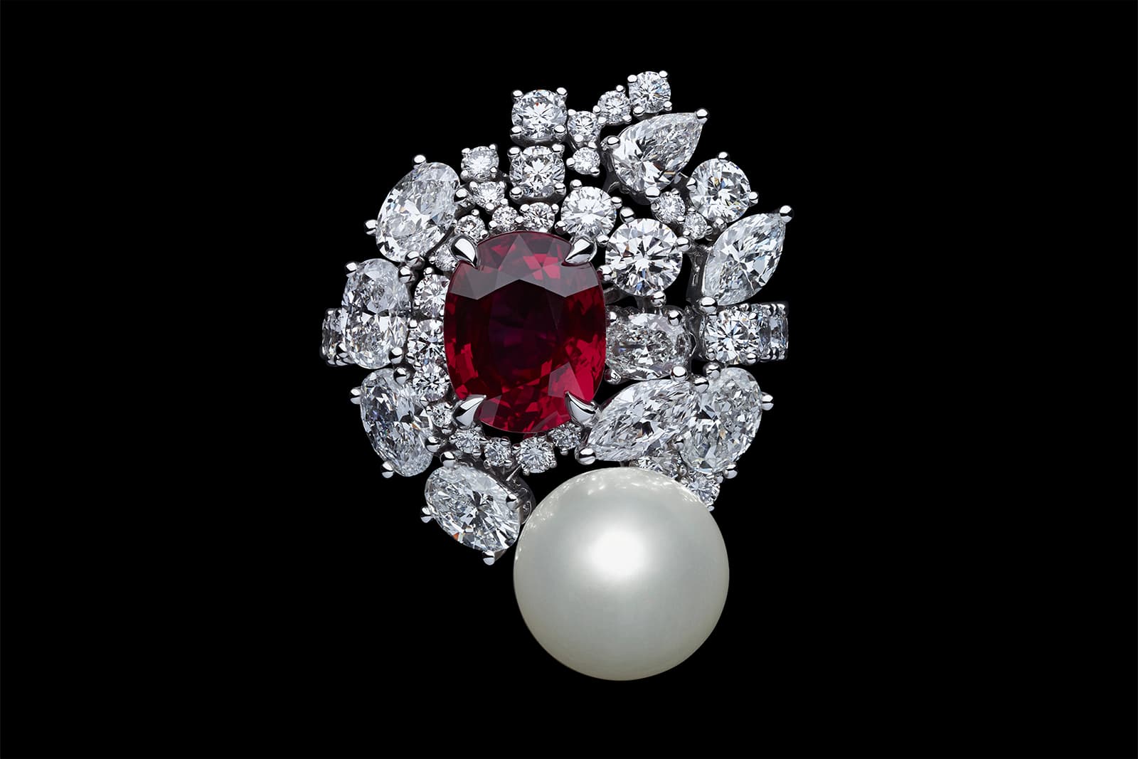 Tie & DIOR high jewellery ring
