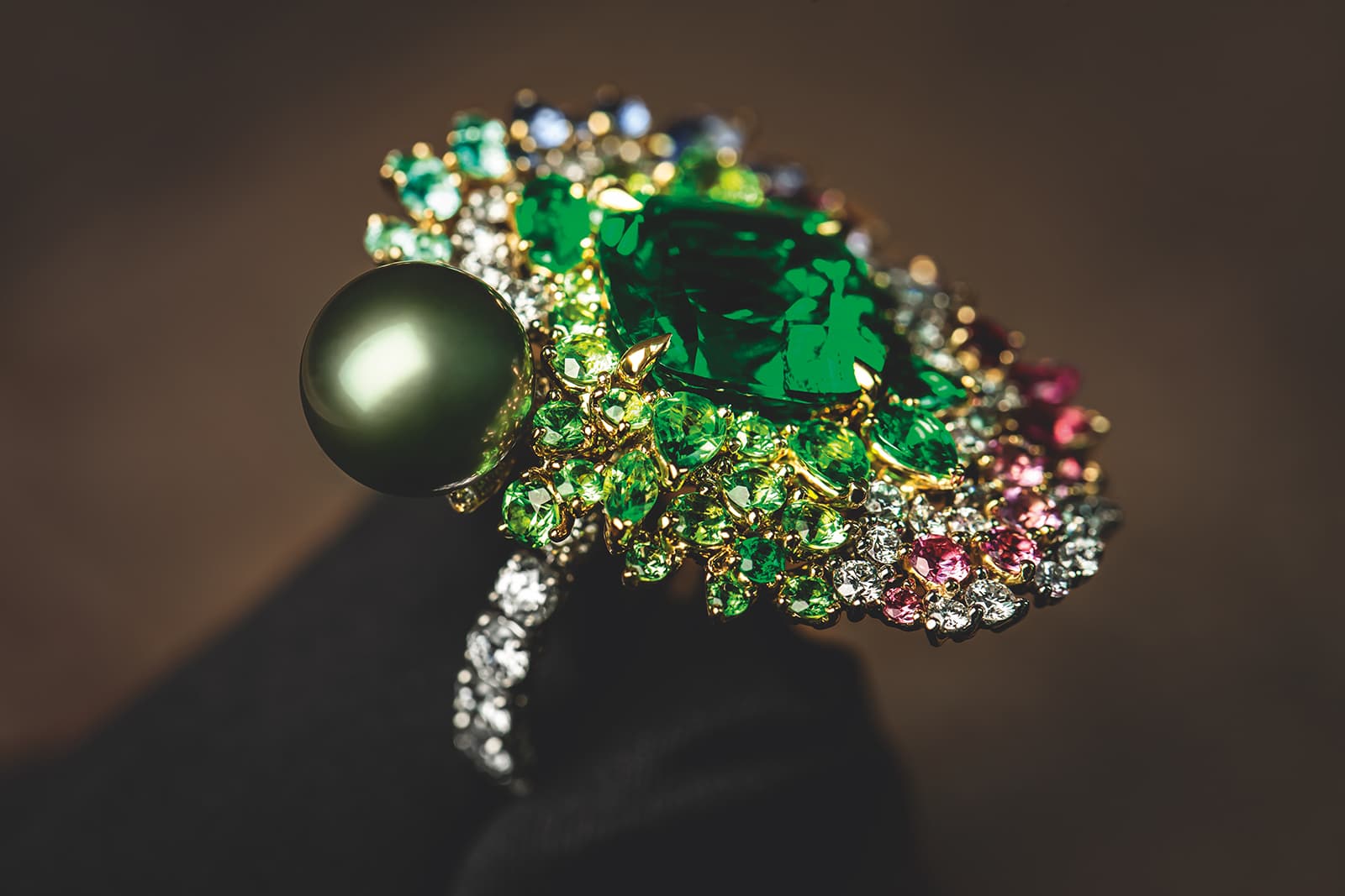 Tie & Dior high jewellery ring