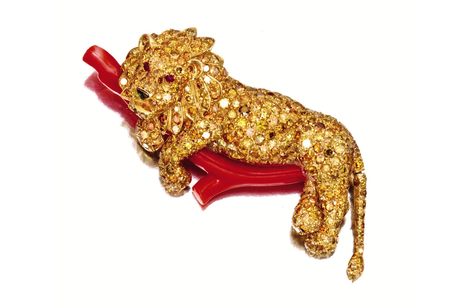  Another Van Cleef & Arpels interpretation of a lion: a brooch set with Fancy yellow diamonds