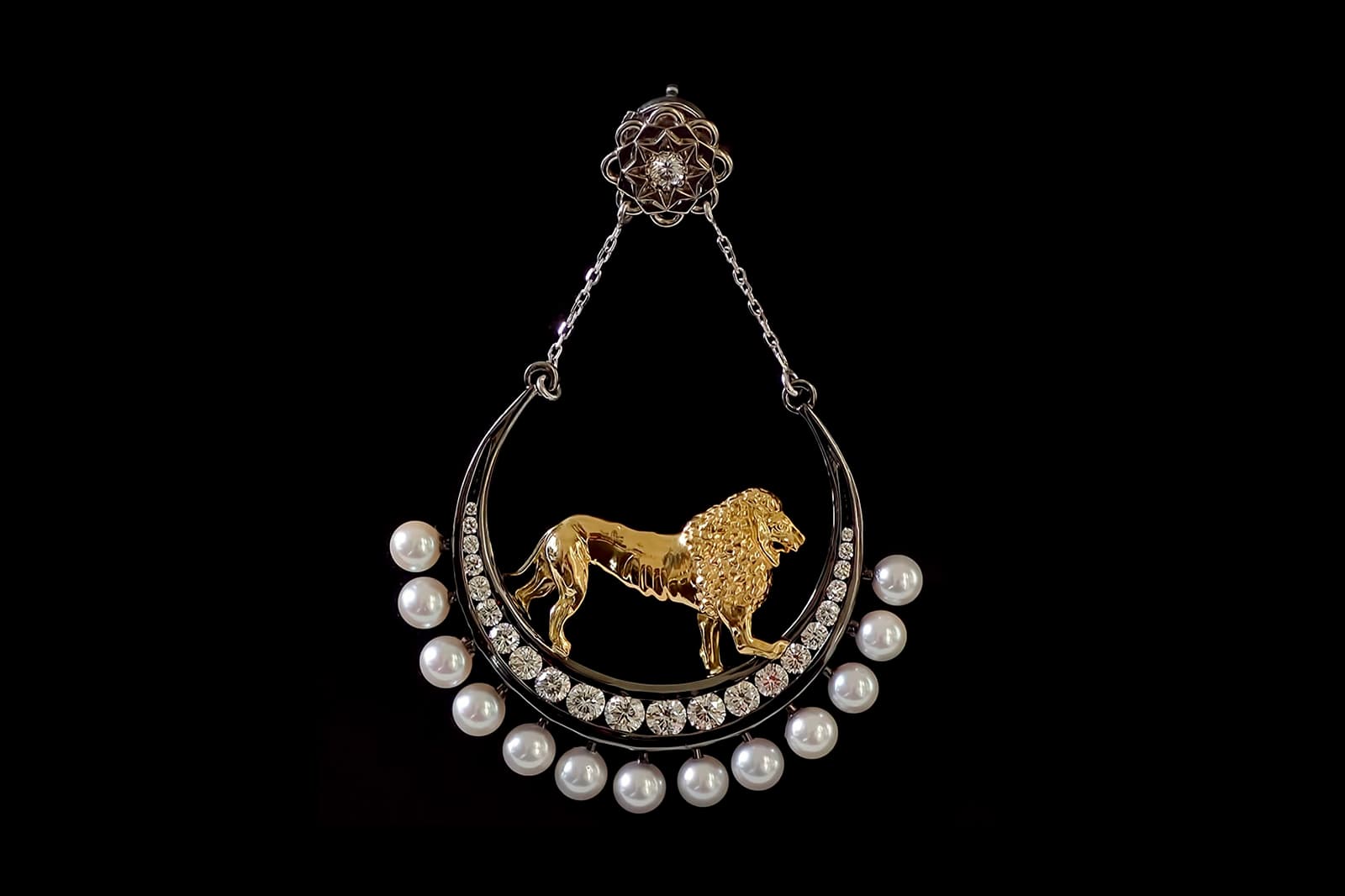  Volund Lion diamond and Akoya pearl earrings in 18 carat yellow and white gold