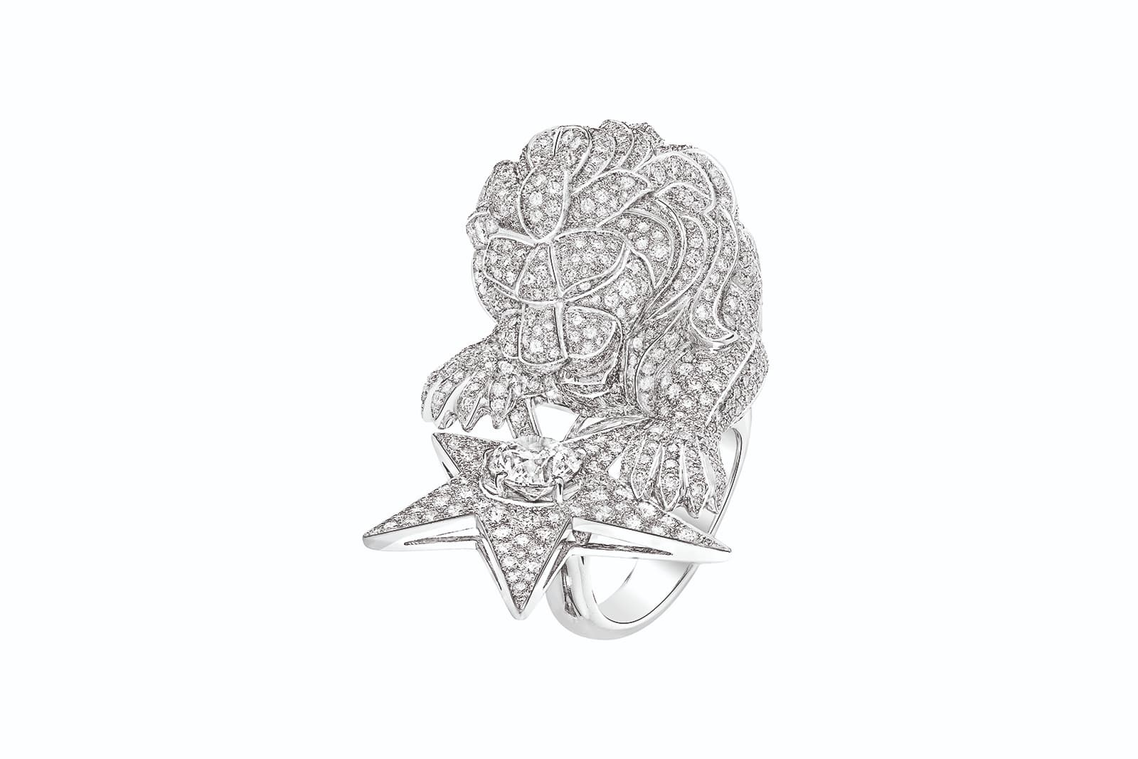  Diamond ring in 18 carat white gold from Chanel's Sous le Signe du Lion collection