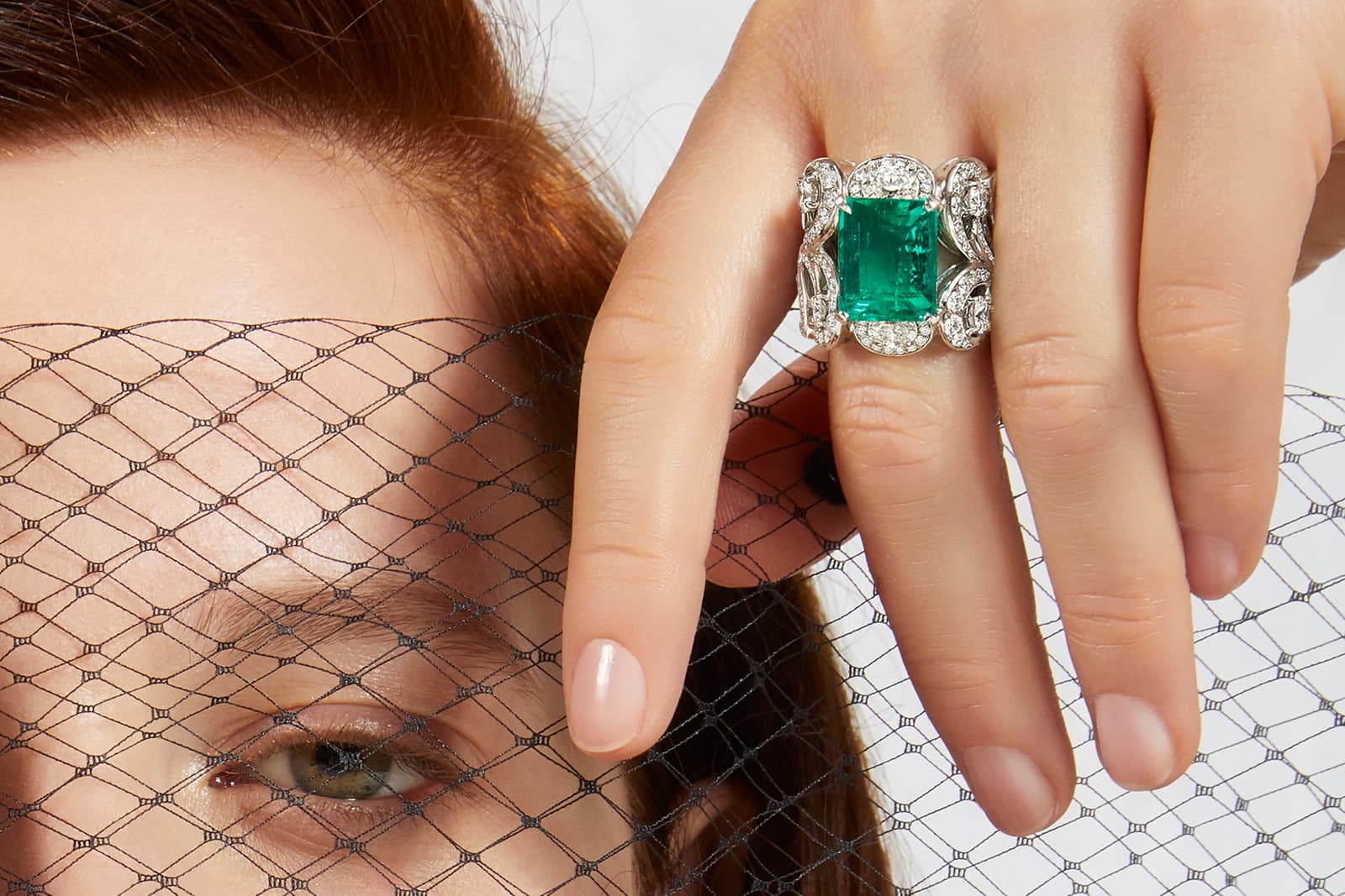 Bulgari emerald earrings 2025