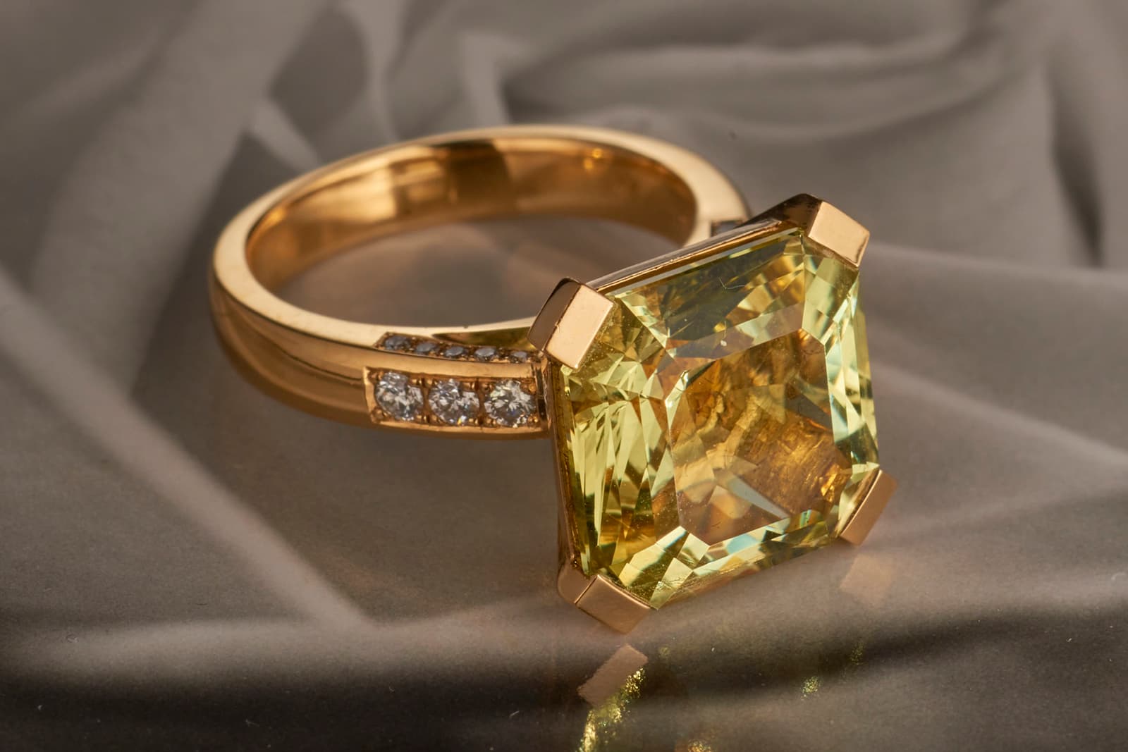  Leyser cocktail ring set with an 8.78 carat fine golden beryl and diamonds