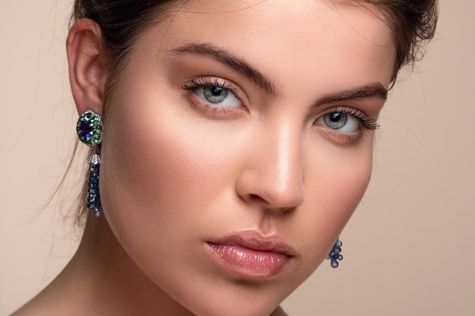  Combining gemstones in different hues to create a harmonious fusion of colour is a speciality of the house 