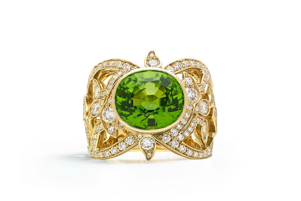  Boodles Spring Green peridot ring in 18 carat yellow gold with diamonds