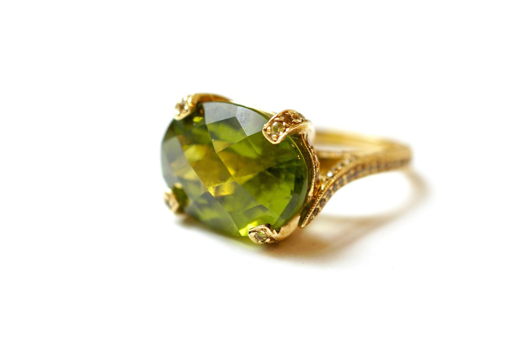  Sharon Khazzam peridot and yellow sapphire ring in 18 carat yellow gold