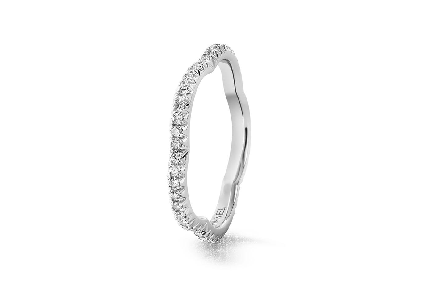  Chanel Camélia diamond wedding band in 18 carat white gold