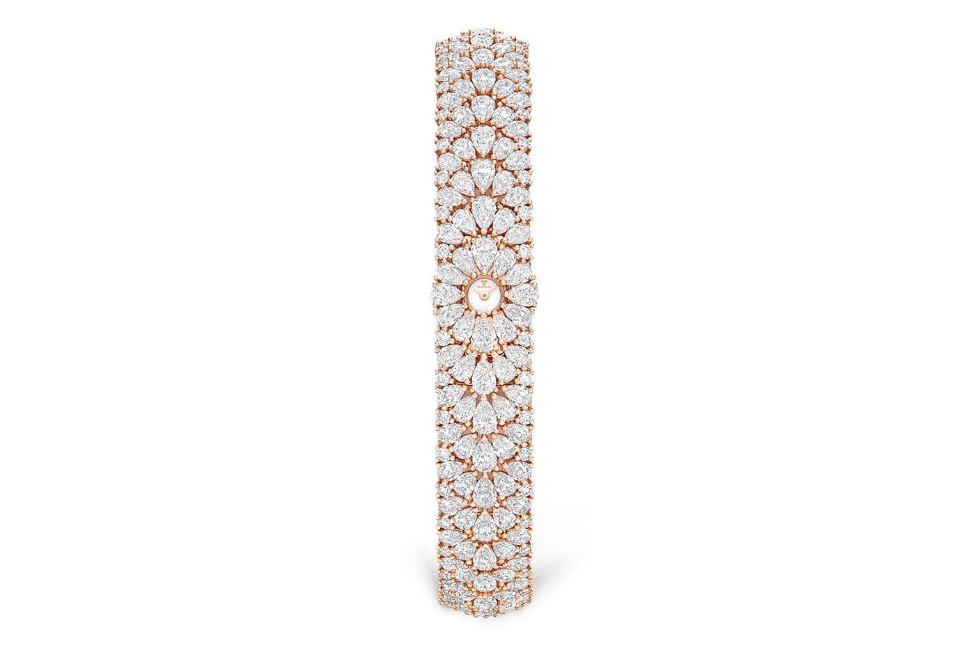  For the new 101 Snowdrop and 101 Bangle, the artistic team at Jaeger-LeCoultre took a jewellery-led approach
