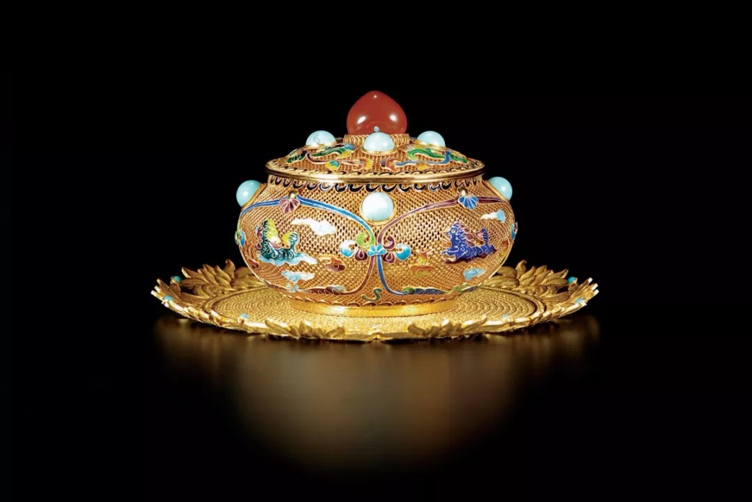  Filigree inlaying combines two intricate jewellery making techniques: filigree and inlaying