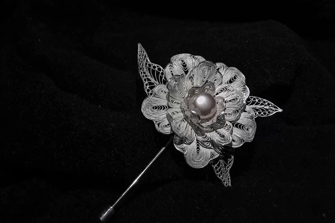  Jewels created using the technique were reserved exclusively for China's royal families and the imperial class