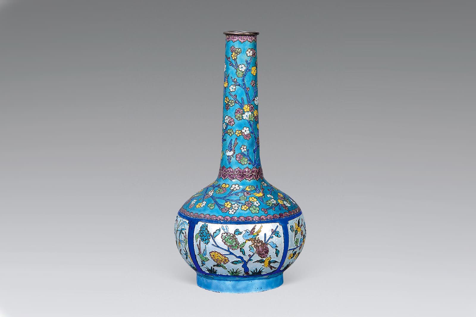  The vibrant blue hue of Beijing enamel was designed to mimic the vivid blue of a peacock’s feathers