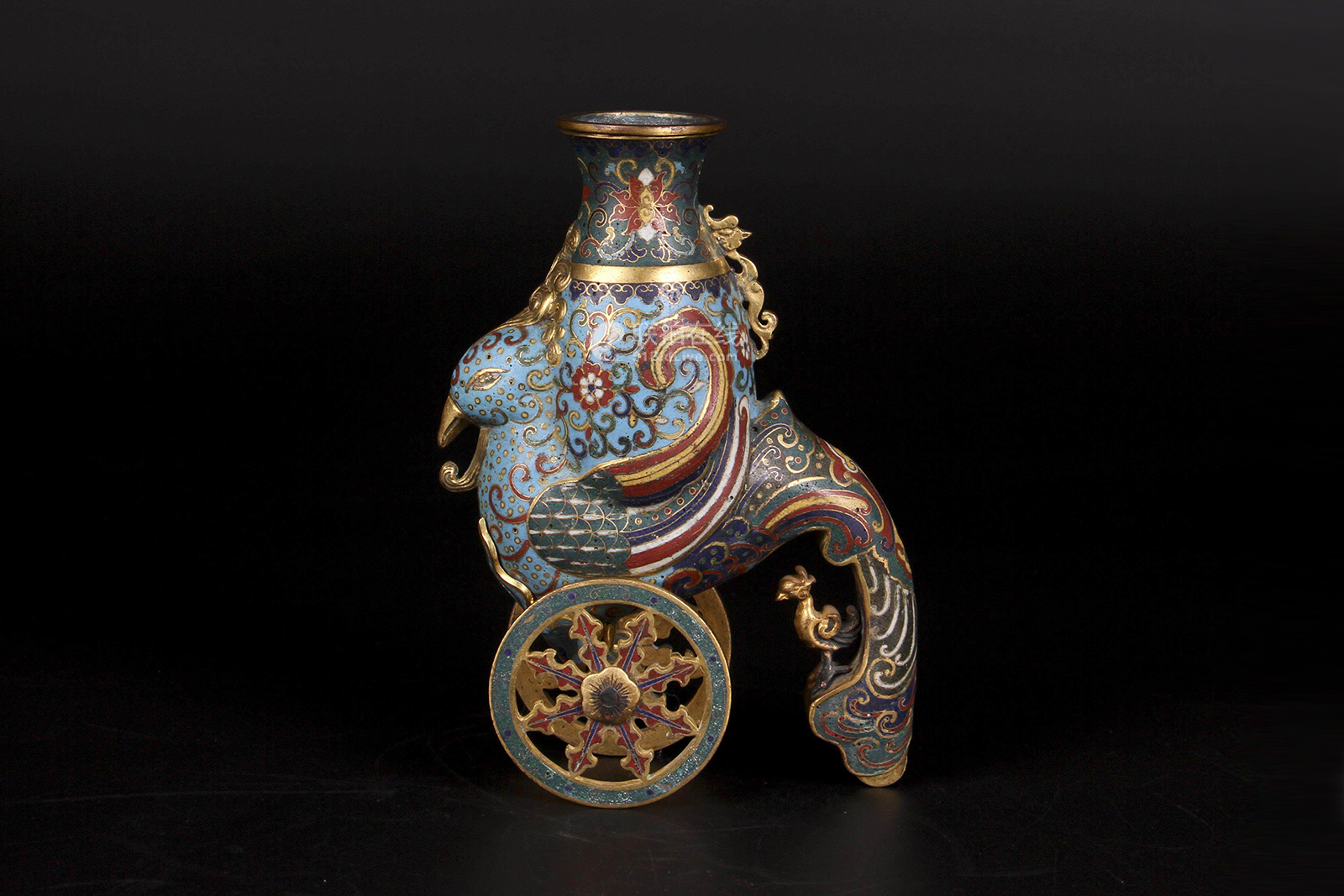 One of China’s most famous traditional crafts, Chinese Cloisonné is amongst the finest enamelwork in the world