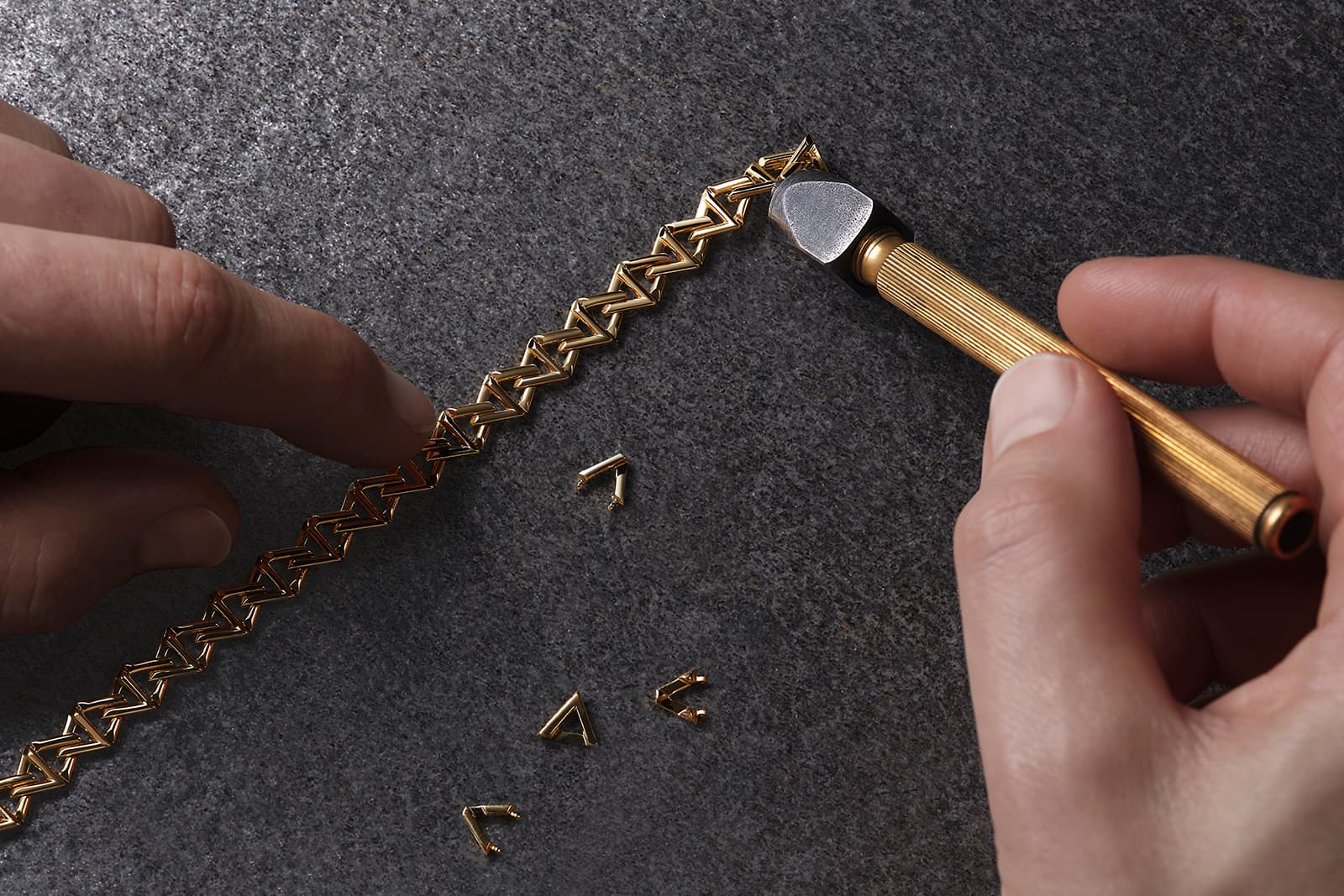  Crafting an LV Volt chain comprised of interlocking Ls and Vs