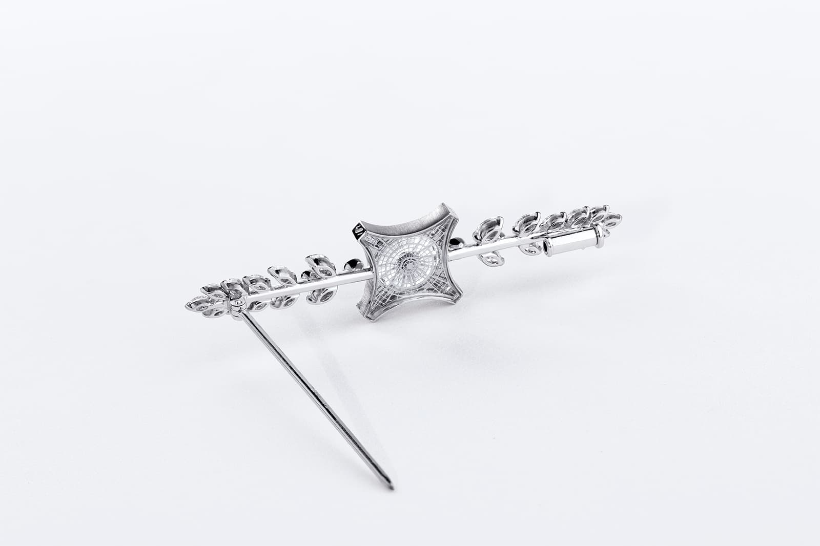 The reverse of the Dome brooch by Irène Studio
