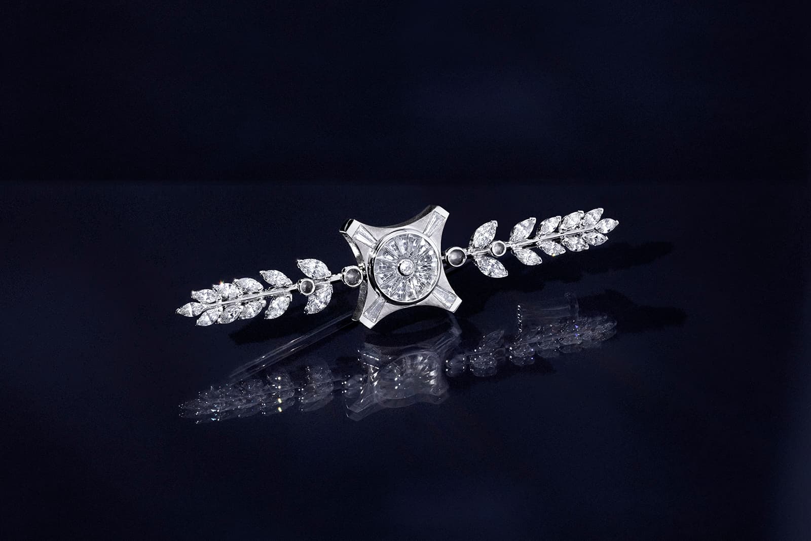 The Dome brooch in white gold with rock crystal and diamonds by Irène Studio