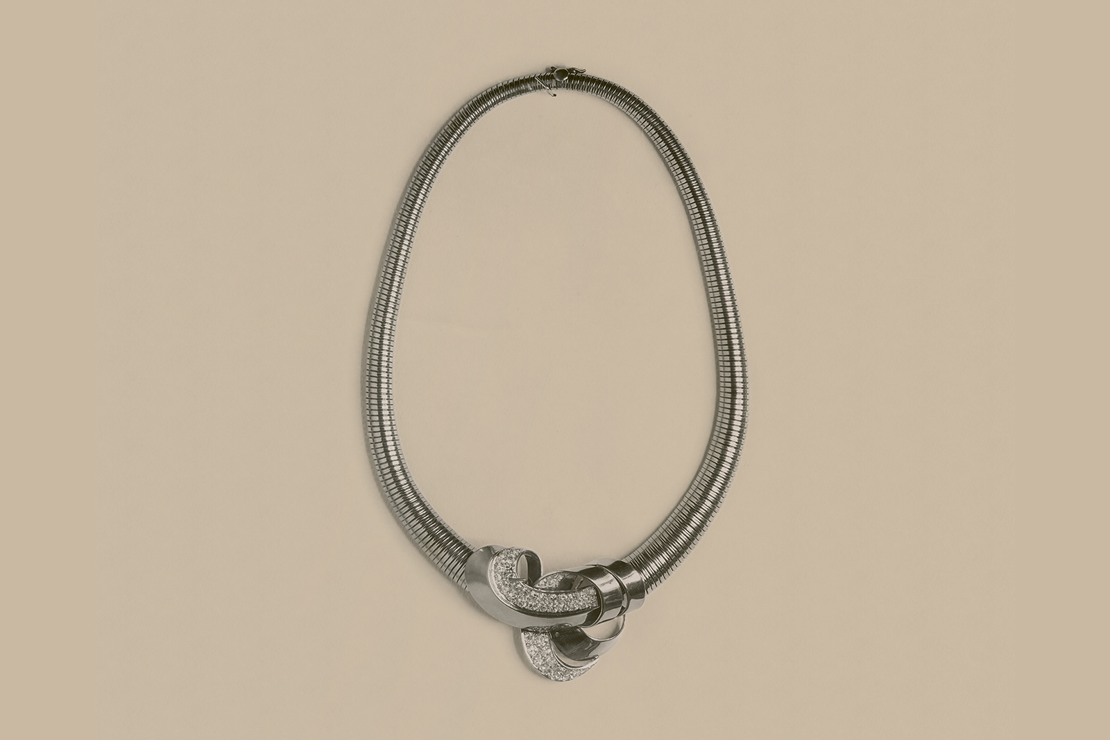 An early Bvlgari Tubogas necklace with knot motif dating from 1955