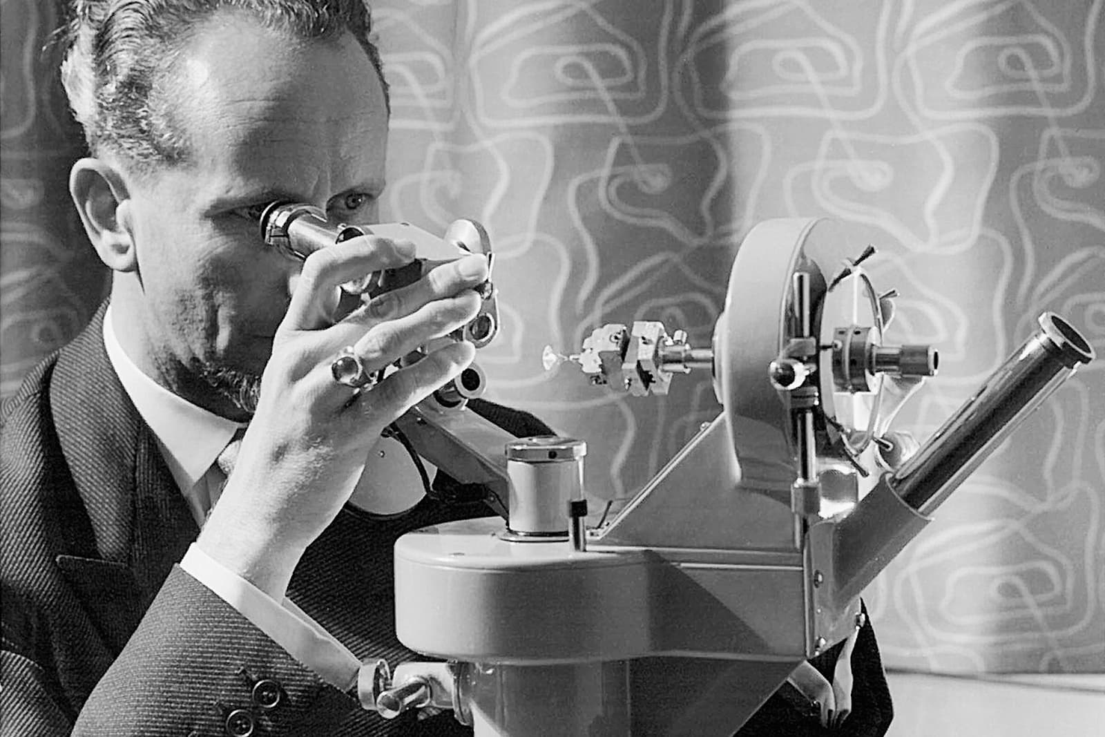  Raphael's great-uncle, Eduard Josef Gübelin, is said to be the father of modern gemmology