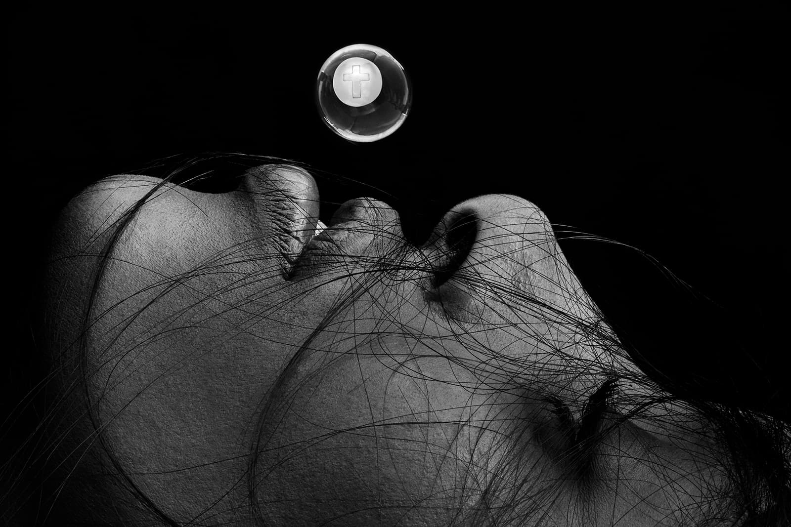  The intimate black-and-white images capture the truly personal nature of Wilfredo's Pearl ID jewels