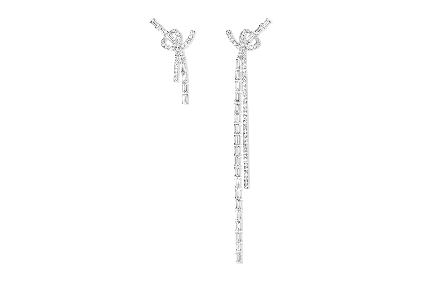  The knot set pays tribute to the supermodel Kate Moss, who collaborated on the collection