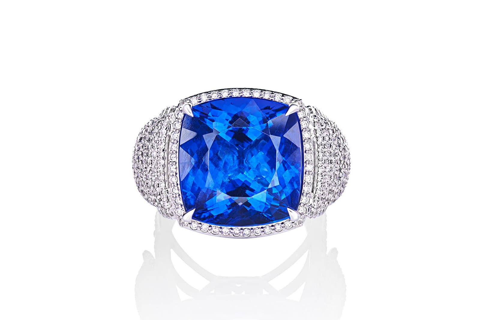  The tanzanite was sourced by Valentyna Alb for its intensely saturated blue, with violet undertones