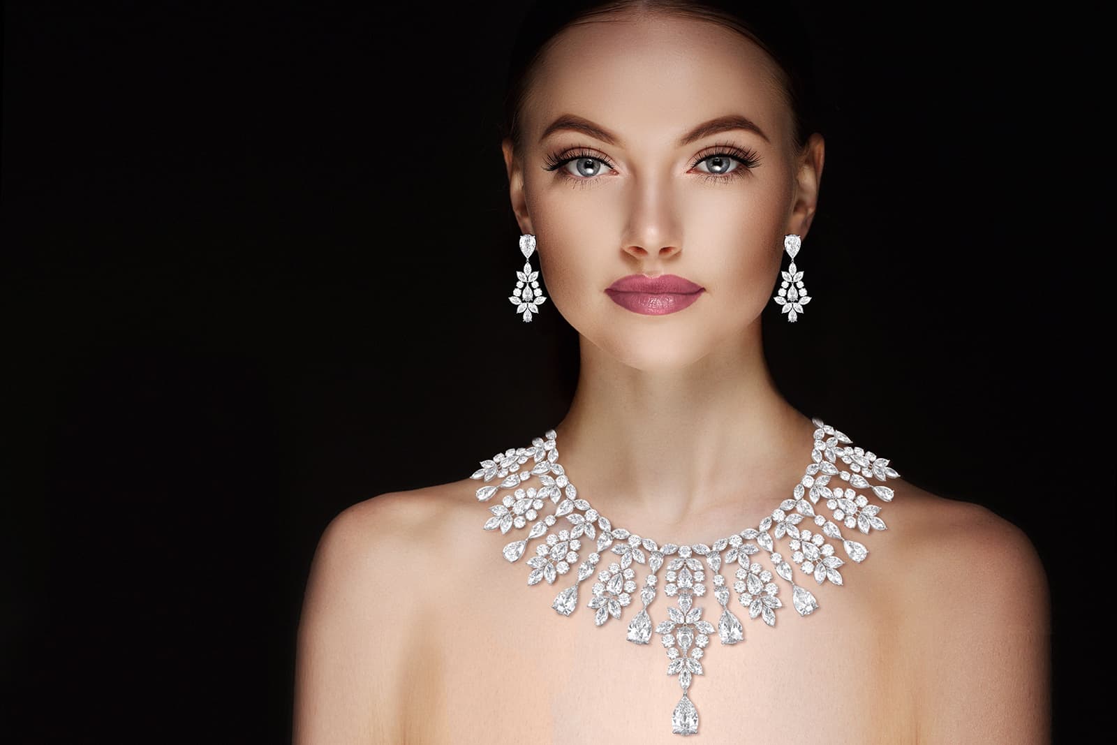 Pure perfection: a bespoke LEVUMA suite set with over 180 carats of diamonds