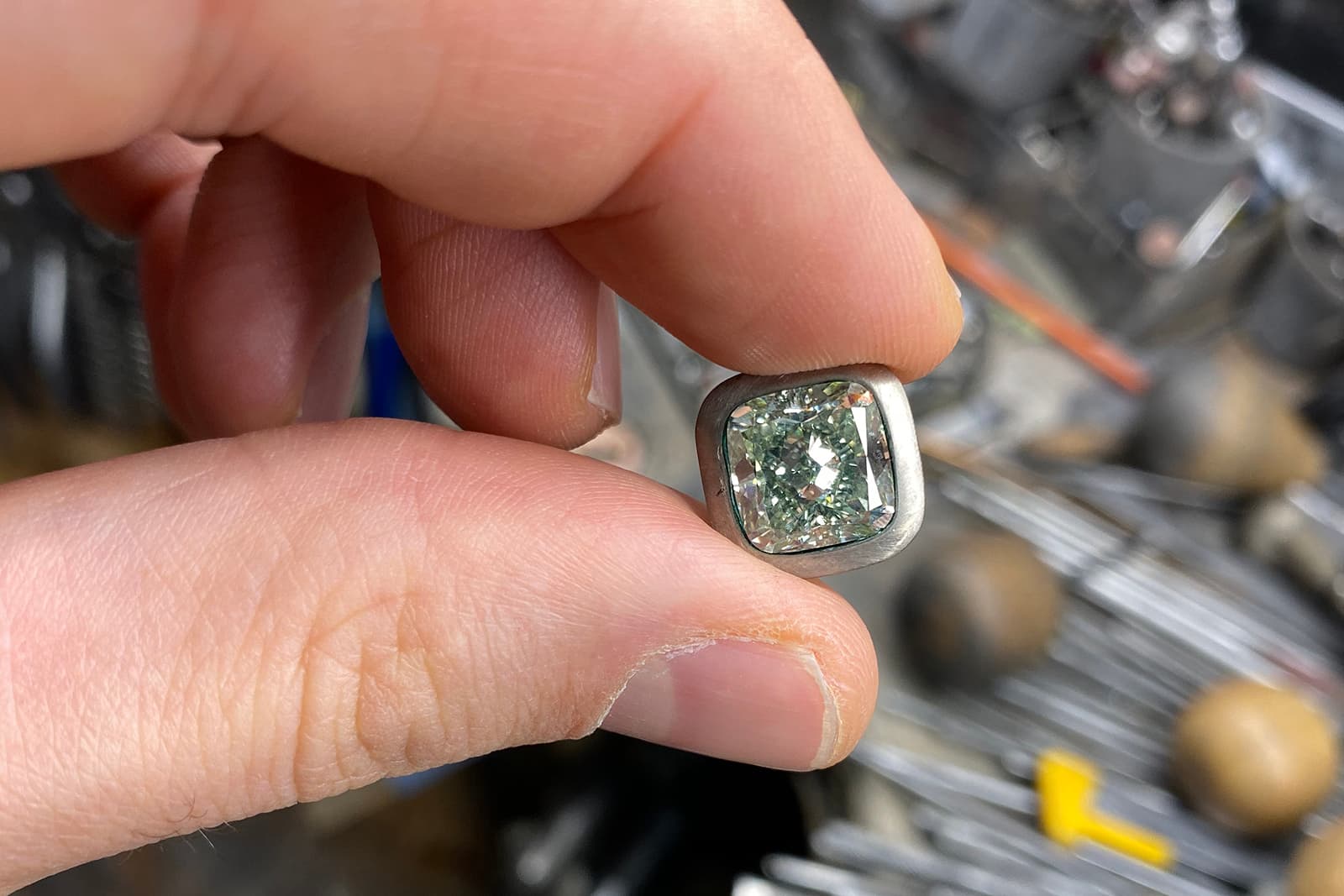  LEVUMA is a member of the exclusive Antwerp Diamond Bourse