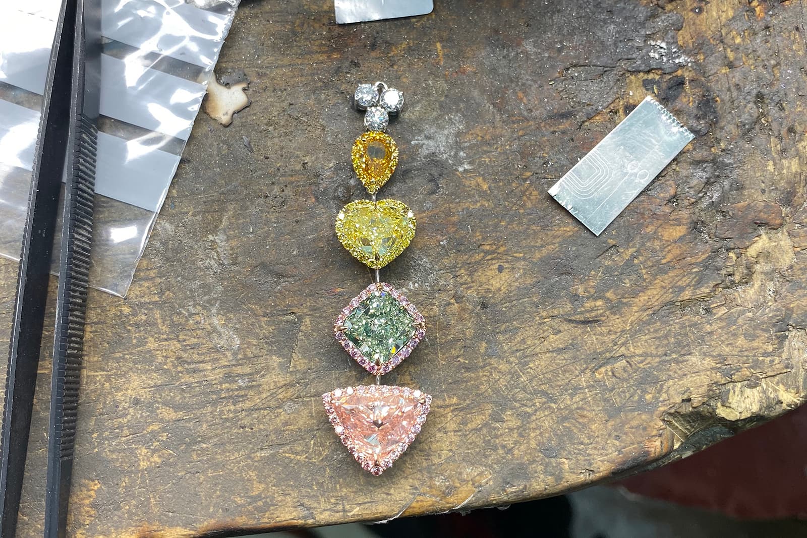 LEVUMA is an international diamond company with an HQ in Antwerp and offices in London, Dubai and Johannesburg