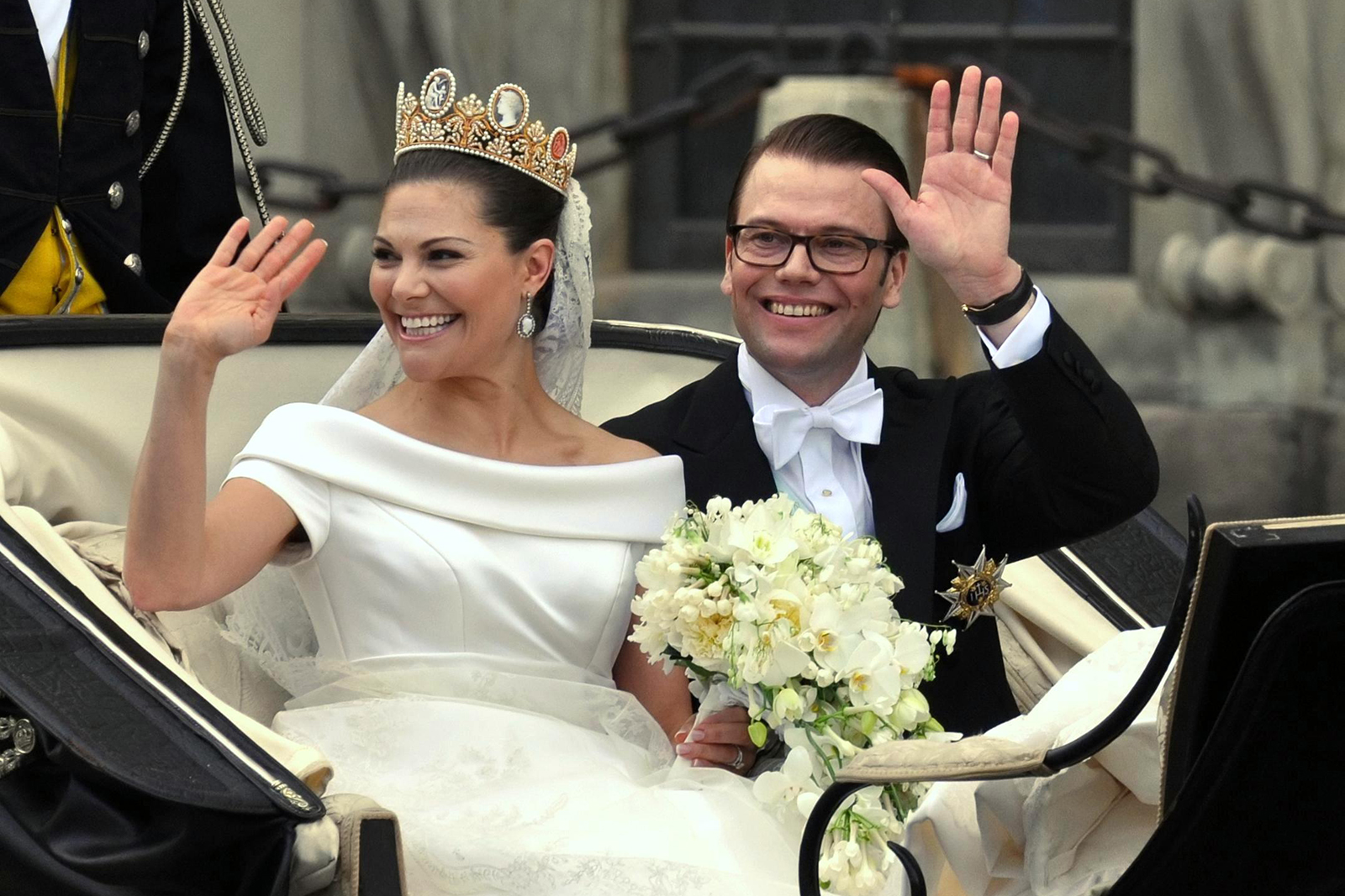  The Swedish Crown Princess Victoria wore a Chaumet tiara decorated with cameos, formerly owned by Queen Hortense, for her marriage to Daniel Westling