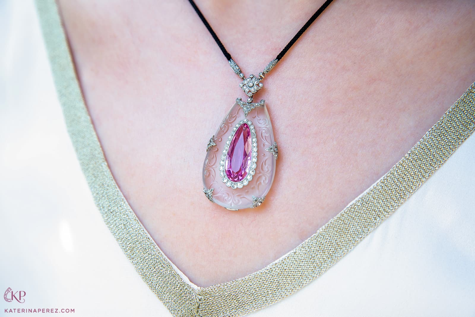Galerie Montaigne Art Deco necklace, set with a pink topaz and diamonds in carved rock crystal