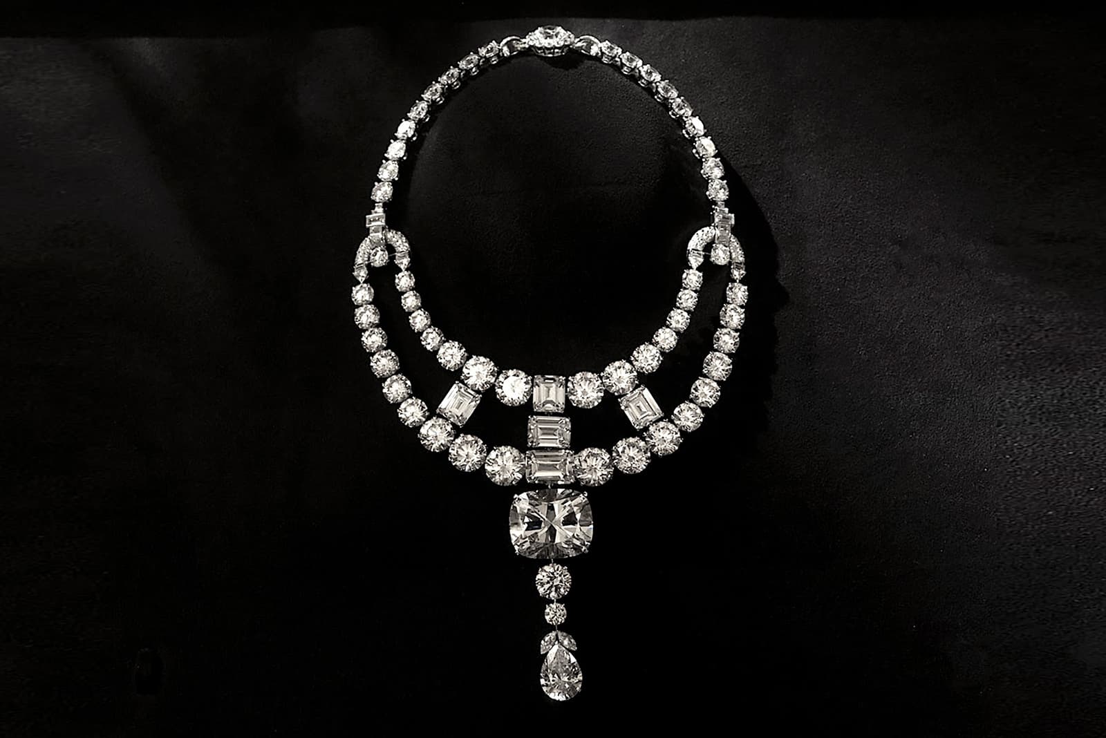  A replica of the necklace Jacques Cartier created in 1931 for the Maharajah of Nawanagar
