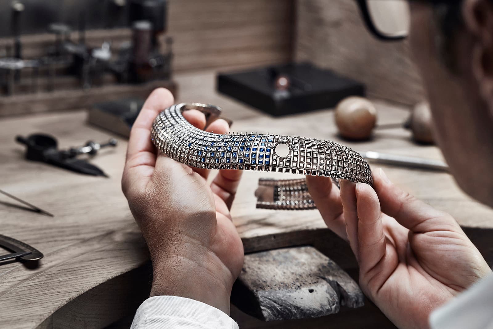  The Stellar Times Lune necklace was expertly crafted to mould elegantly around the neck 