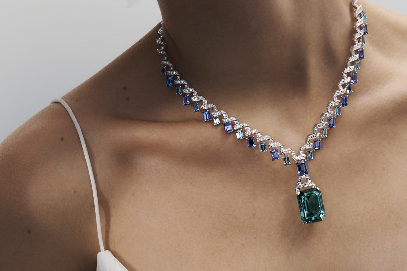  Louis Vuitton Stellar Times Apogée tourmaline, tanzanite, aquamarine and diamond high jewellery necklace
