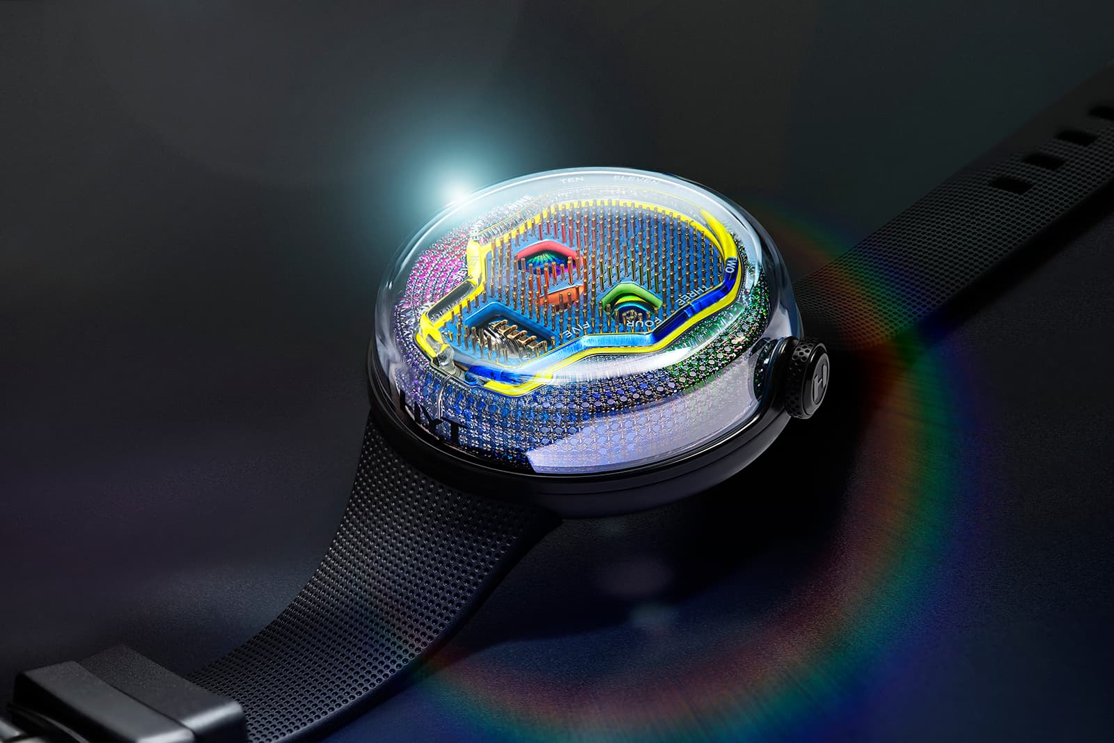 Integrated into the Soonow Instant Rainbow is HYT’s patented micro-fluidic module, which uses liquid to tell the time
