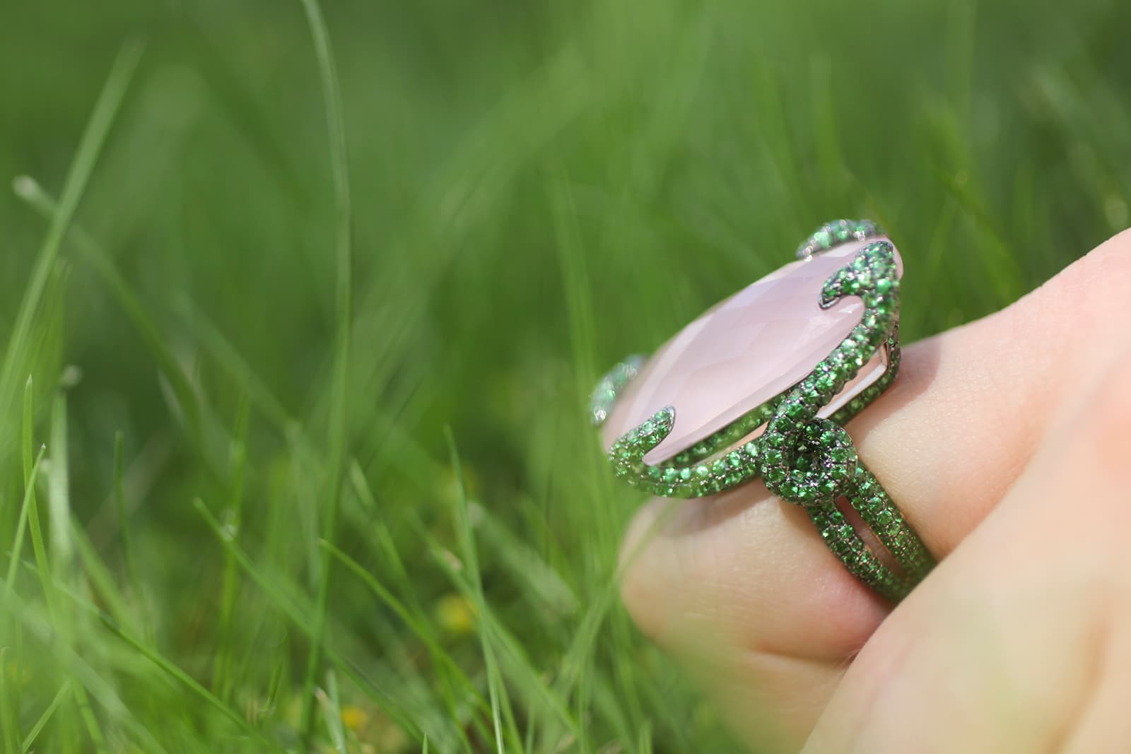  Vanessa Martinelli's The Garden Dea rose quartz ring with tsavorites in 18 carat white gold 