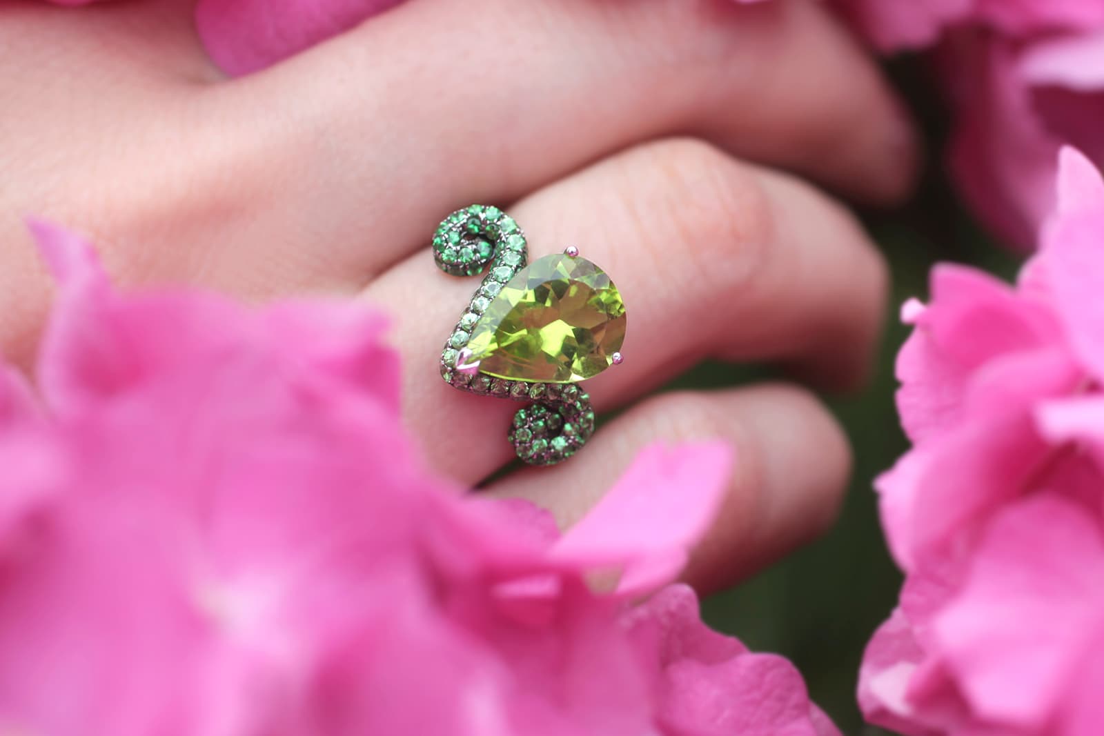 Vanessa Martinelli's The Garden Amrita peridot ring with tsavorites in 18 carat white gold