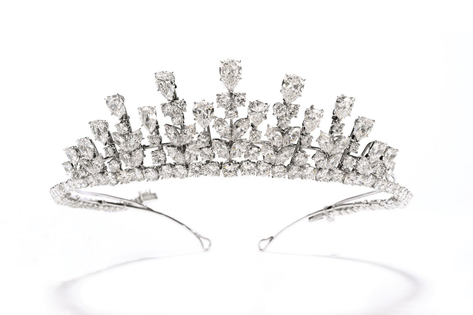  Grace Kelly's platinum Van Cleef & Arpels tiara, decorated with marquise, brilliant and pear-cut diamonds with a total weight of almost 80 carats
