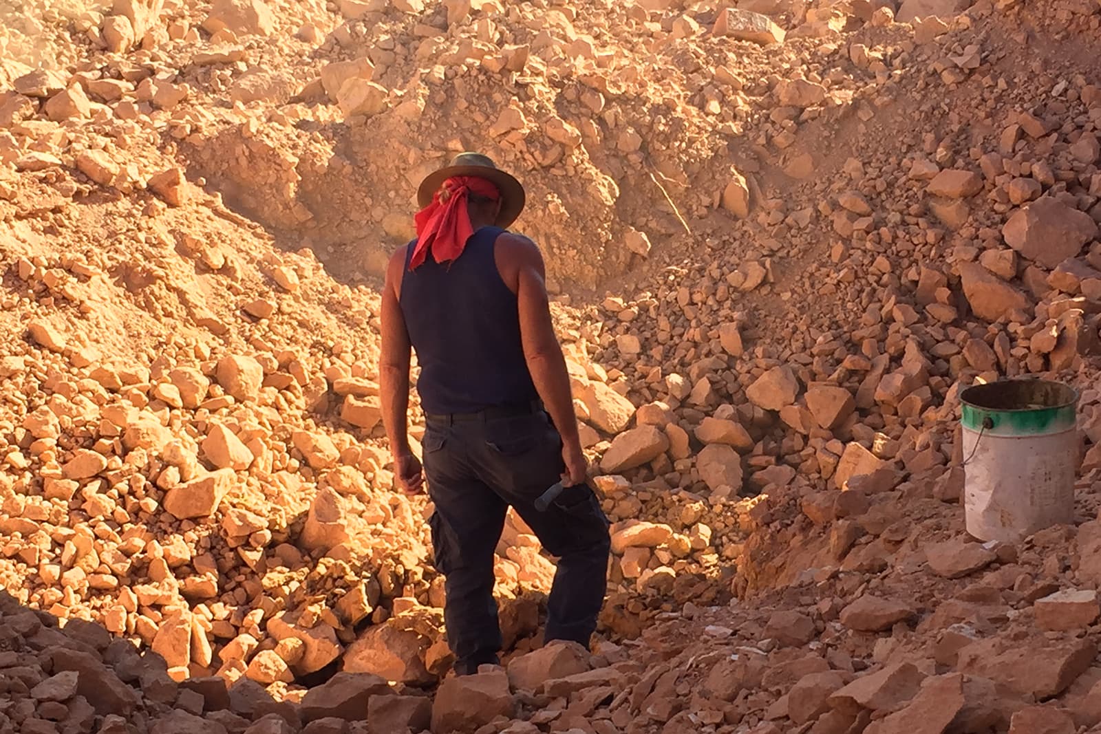  Temperatures are permanently hovering around scorching at the Opal Minded mine
