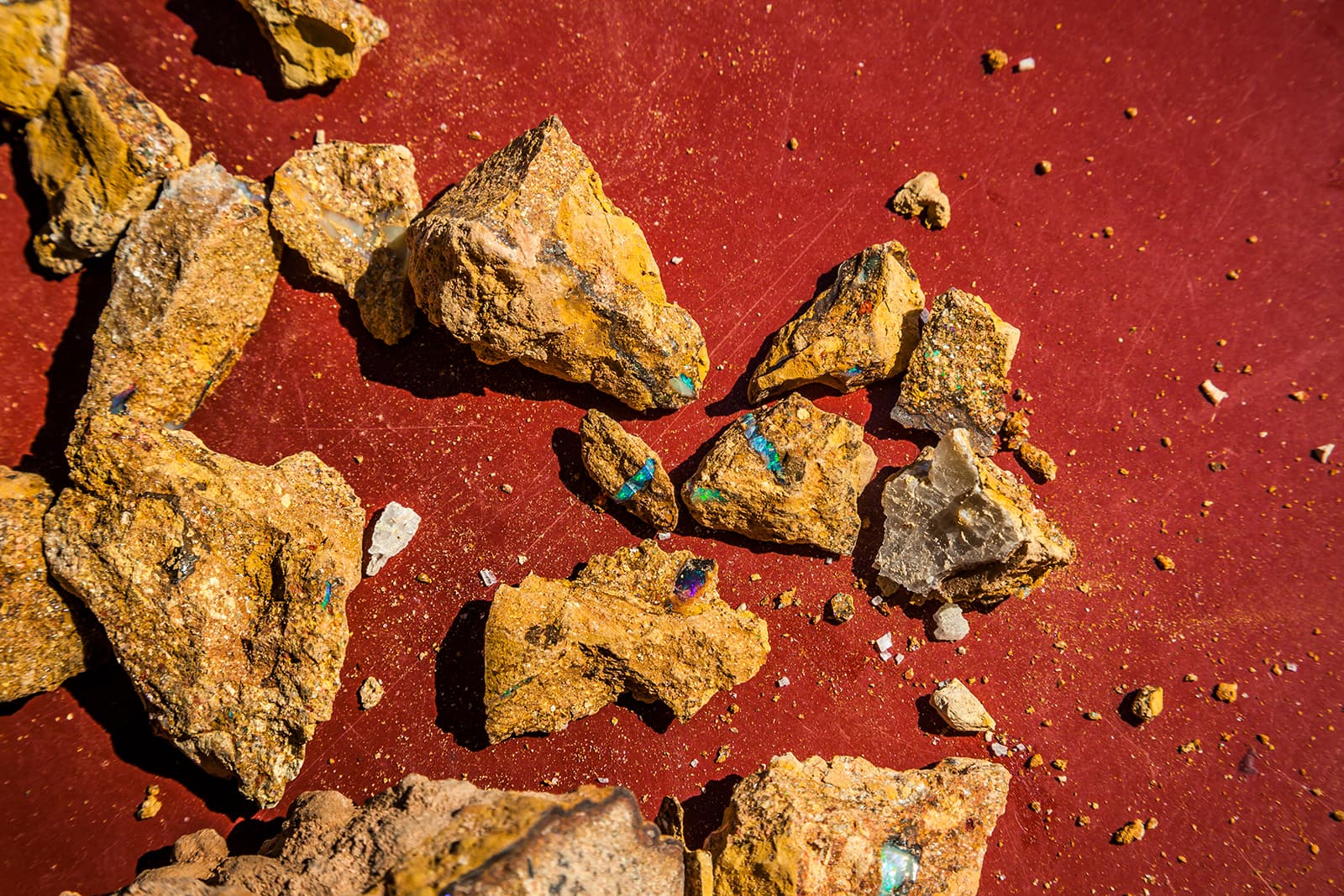  Precious glints of opal within the Boulder stone