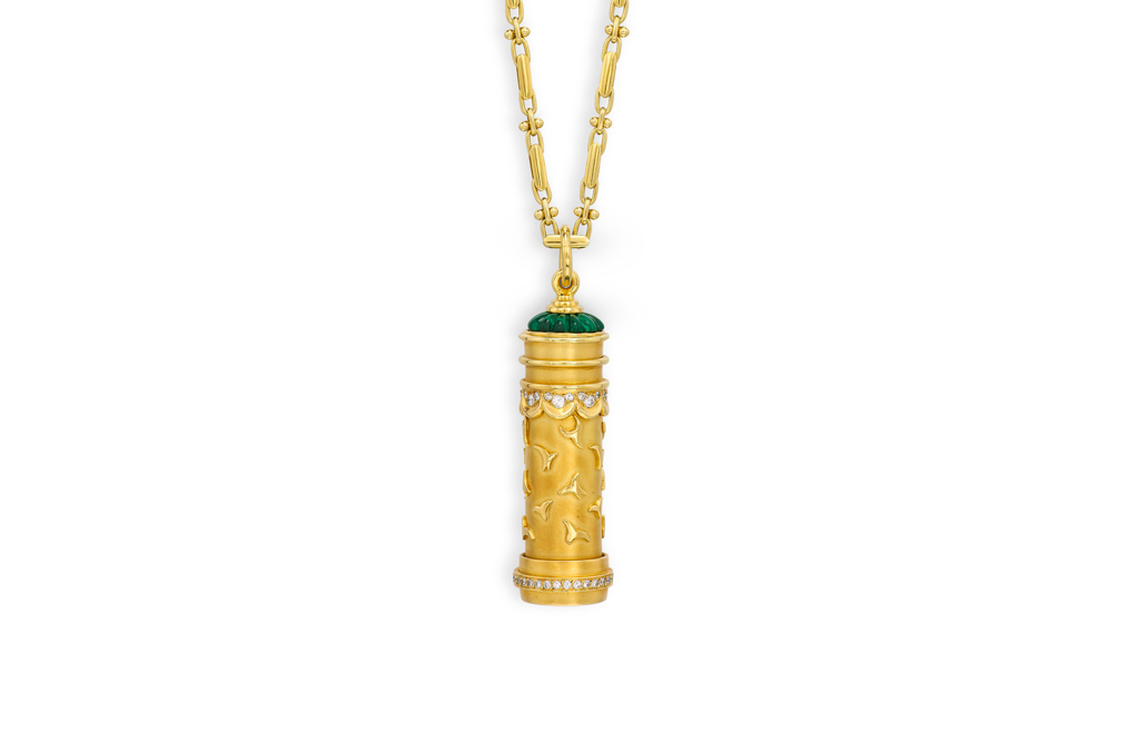  The inspiration for the new collection: Harry Winston's 1990 watch pendant, which functioned like a kaleidoscope but with precious stones 