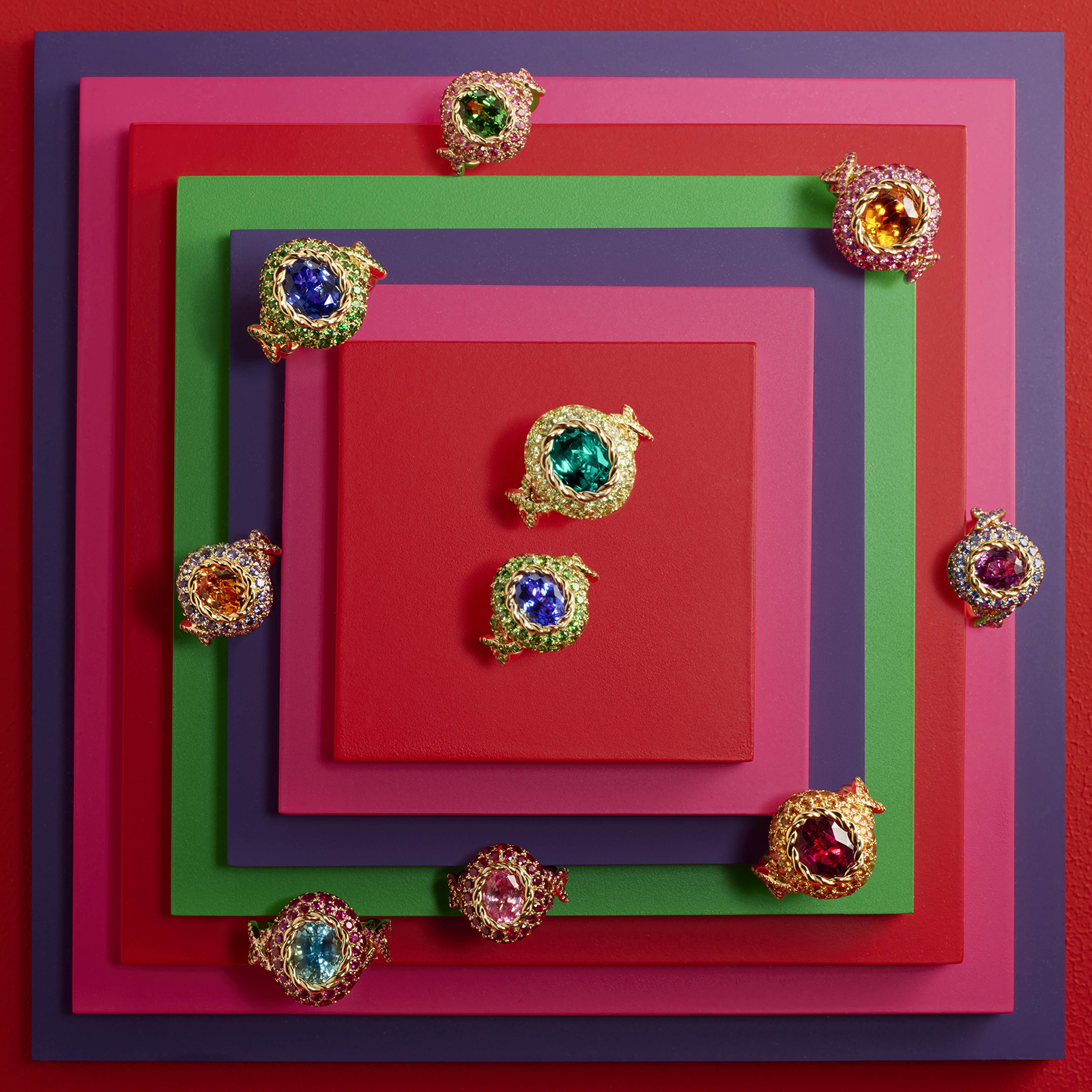 Из драгоценных камней 20 разных цветов Лор-Изабель Меллерио создала 10 цветовых вариаций