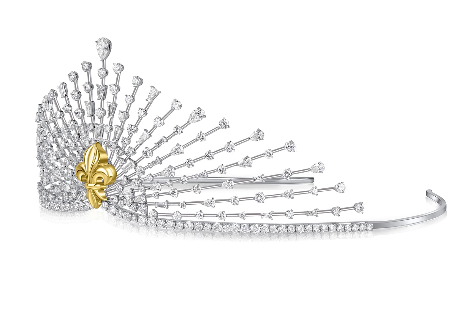  The HARAKH Peacock tiara is set with 229 diamonds totalling 29.92 carats