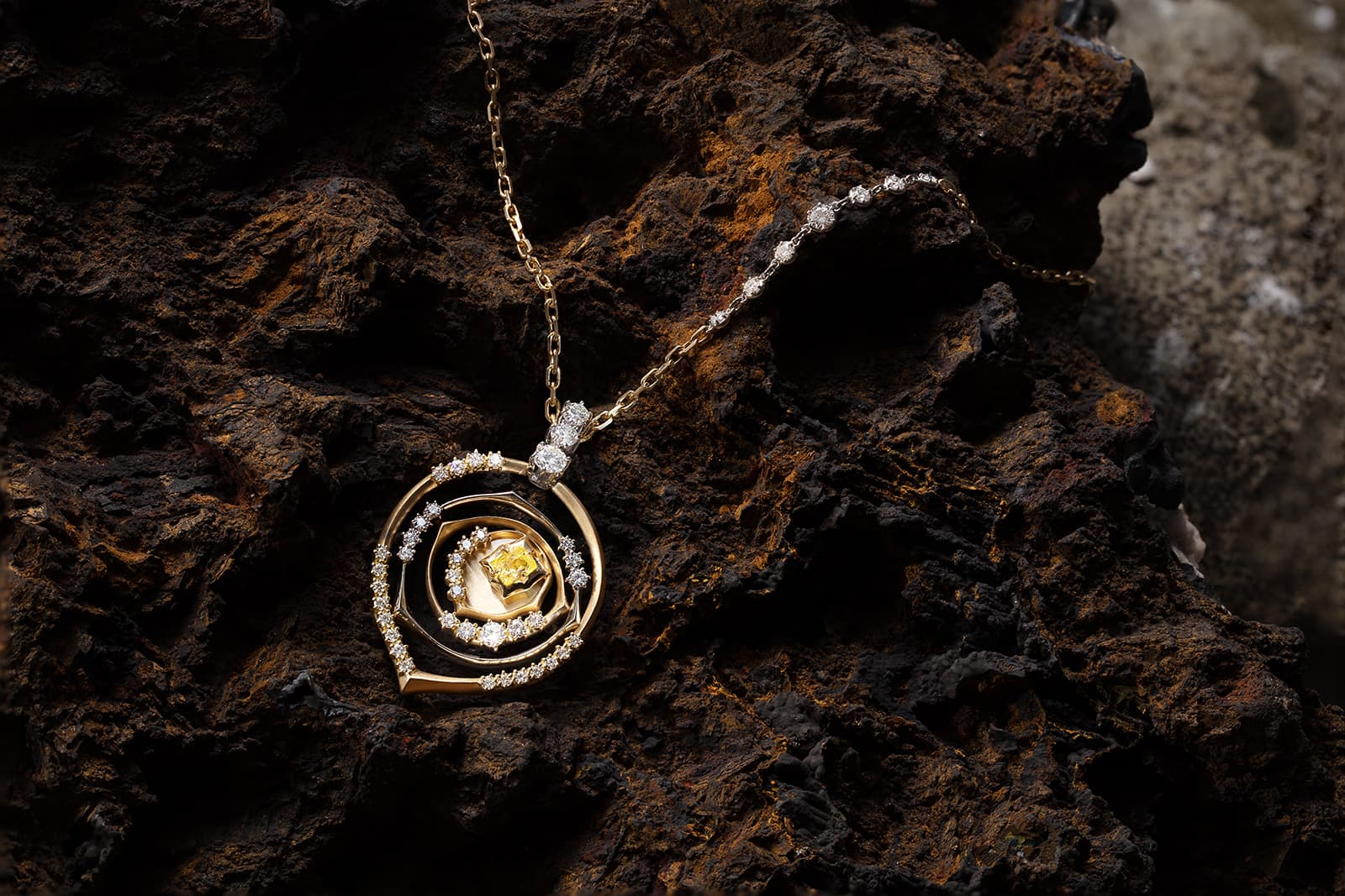  Jade Trau 'Homeland of Diamonds' pendant with yellow and colourless diamonds