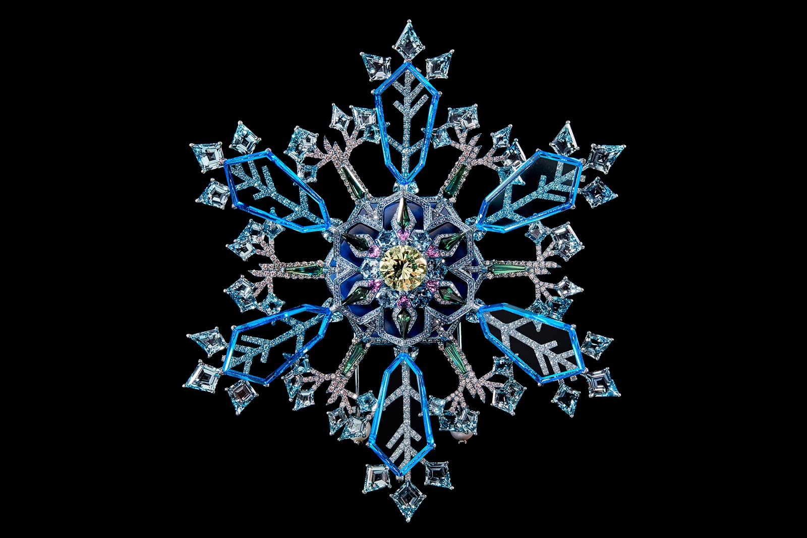 The Wallace Chan transformable Snowflake brooch can be turned to create two distinctive patterns