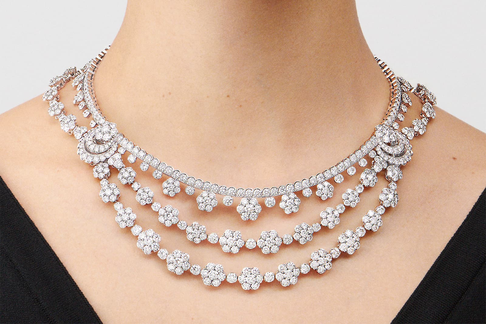 Van Cleef & Aprels transformable Snowflake necklace with 680 stones totalling 63.87 carats