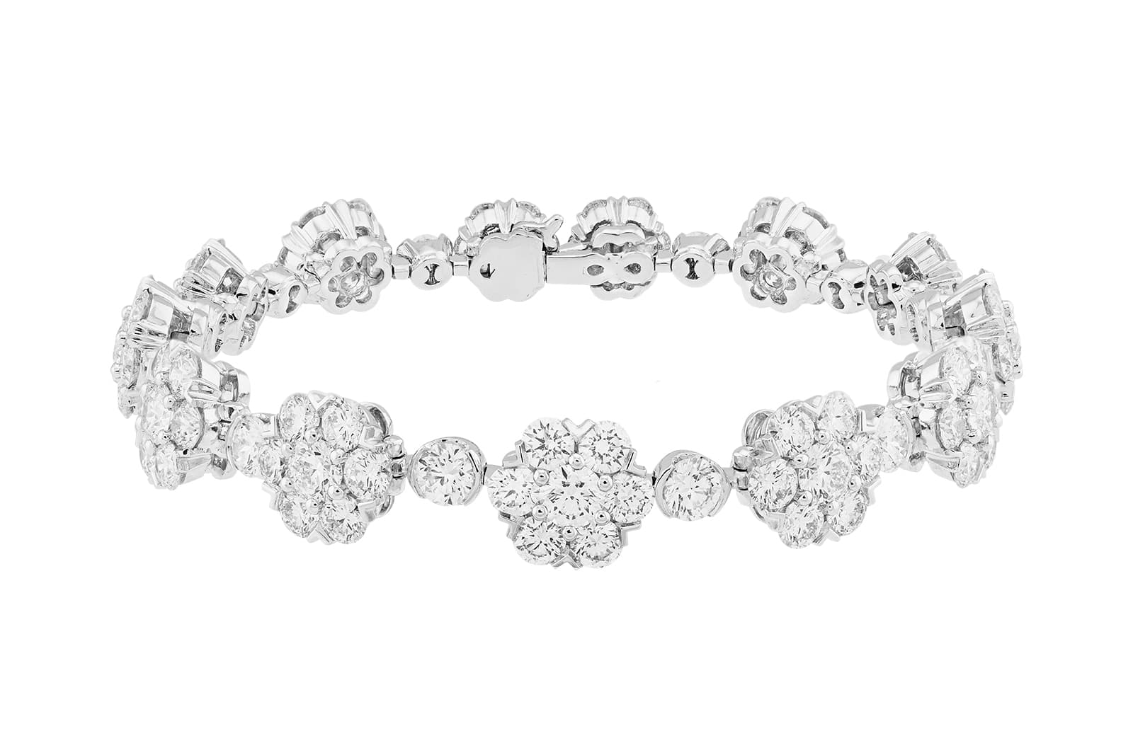  The Van Cleef & Arpels transformable necklace can also be worn as a bracelet 