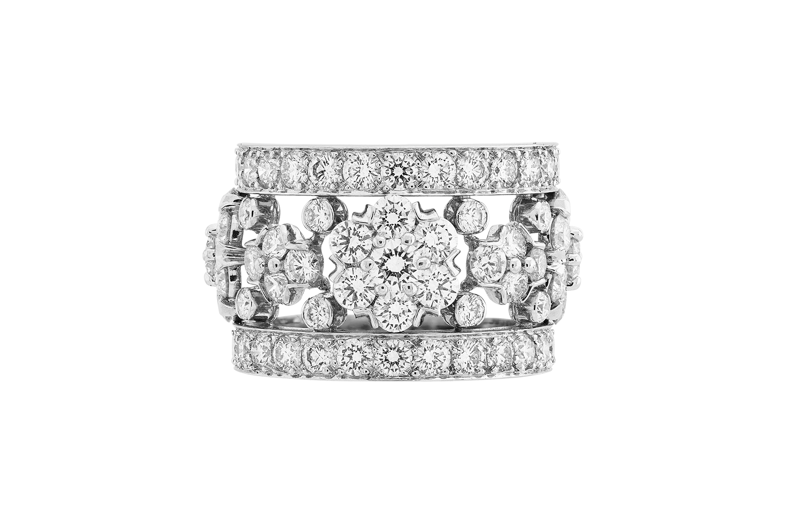  Van Cleef & Arpels Snowflake ring with 5.66 carats of diamonds