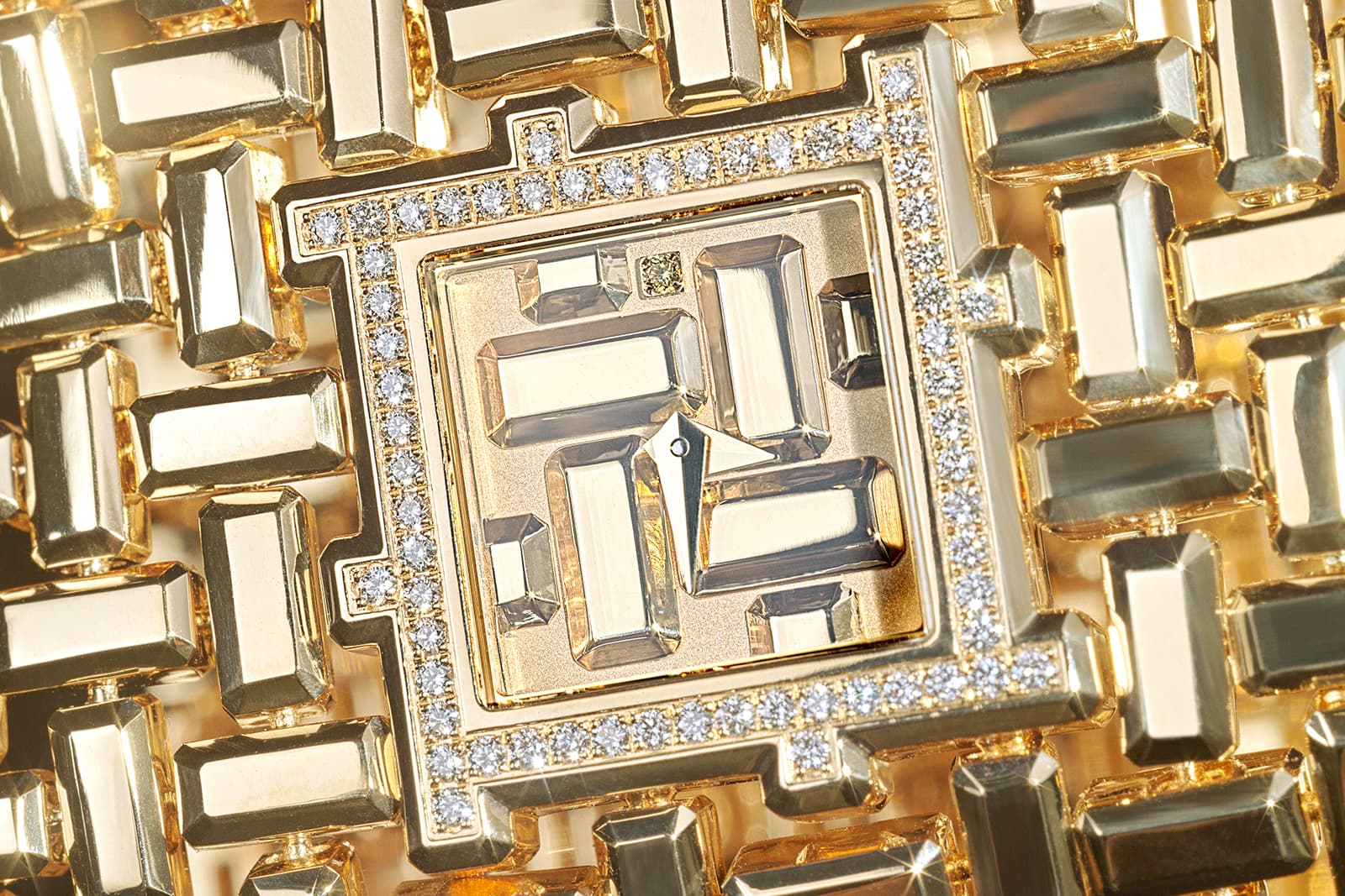  Chaumet Ondulation jewellery watch with a pavé diamond dial set in yellow gold 
