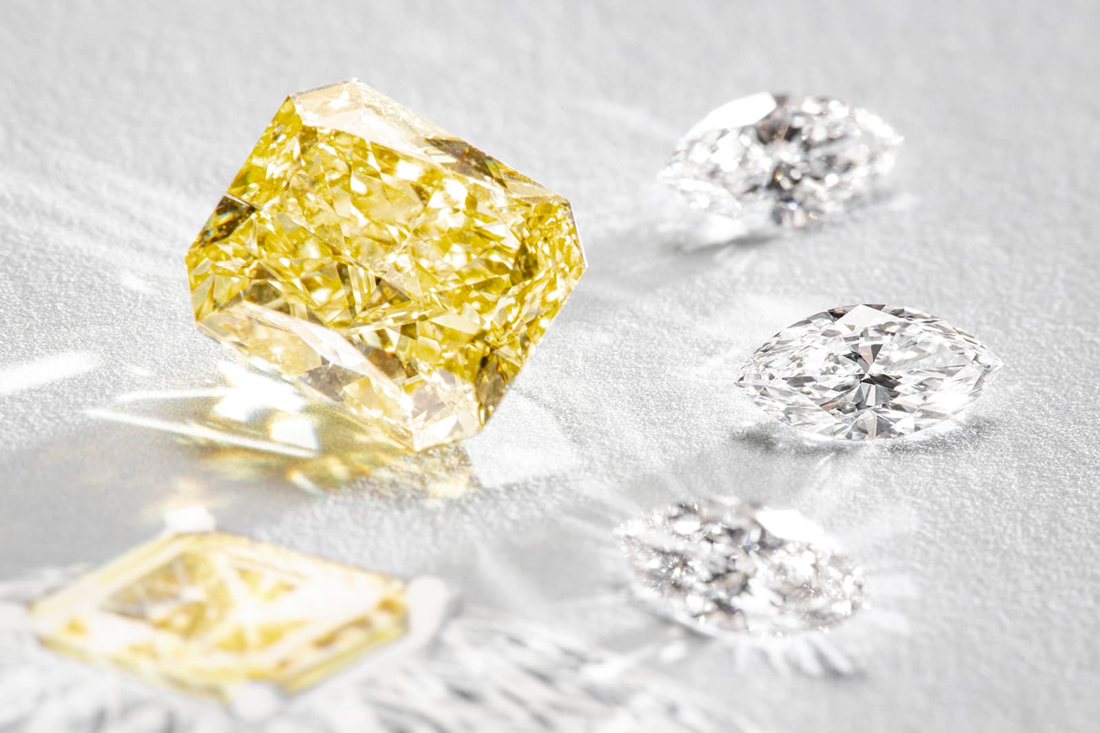  The Piaget Wings of Light jewellery watch includes 87.23 carats of white diamonds and two fancy vivid yellow diamonds