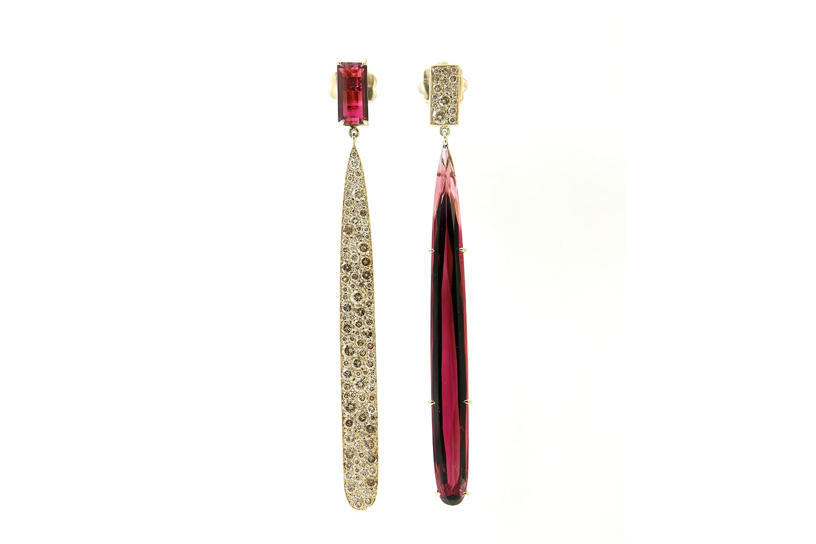 AENEA asymmetric earrings in shades of red and gold